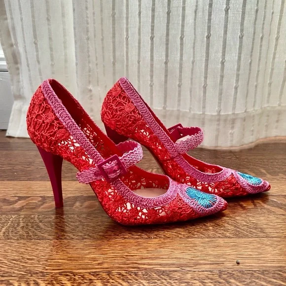 Elegant Red Knit Women's Heels - Picture 3 of 6